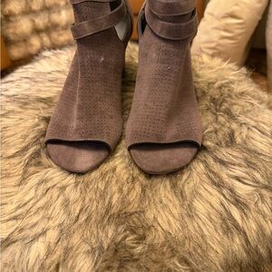 White Mountain Brown Heeled Boots